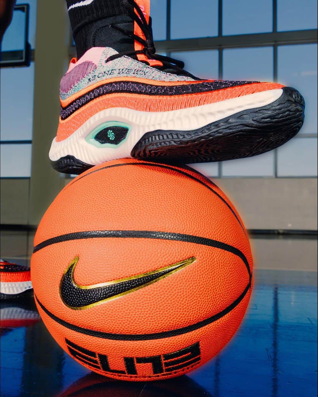 Nike Basketballさんのインスタグラム写真 - (Nike BasketballInstagram)「Leave it all on the court like @aja22wilson. ❤️🏀  The Cosmic Unity 3 ‘Community of Hoops’ colorway celebrates not just the players, but everyone who contributes to the game. 🤝  Tap to shop now.」5月13日 1時00分 - nikebasketball