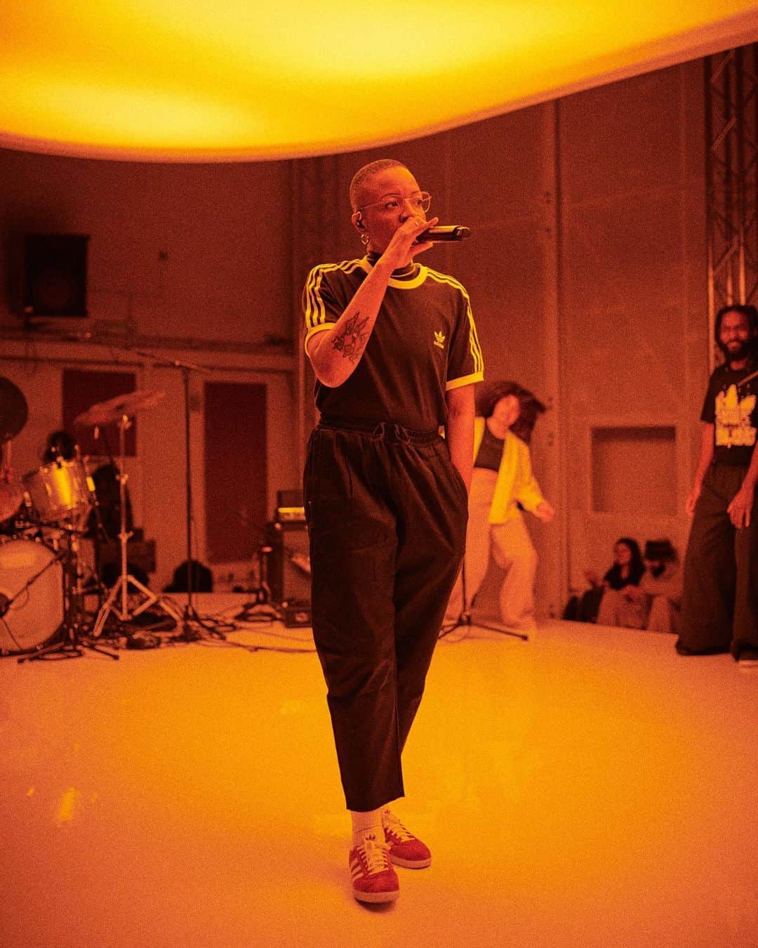 adidas UKさんのインスタグラム写真 - (adidas UKInstagram)「Studio Two filled with Originals.  A two-day workshop and live music experience in partnership with @colorsxstudios   @berwynberwynberwyn @steamdown and @demig0sh at @abbeyroadstudios the home of Originals.  #ClubOriginals 🪩」5月13日 1時02分 - adidaslondon
