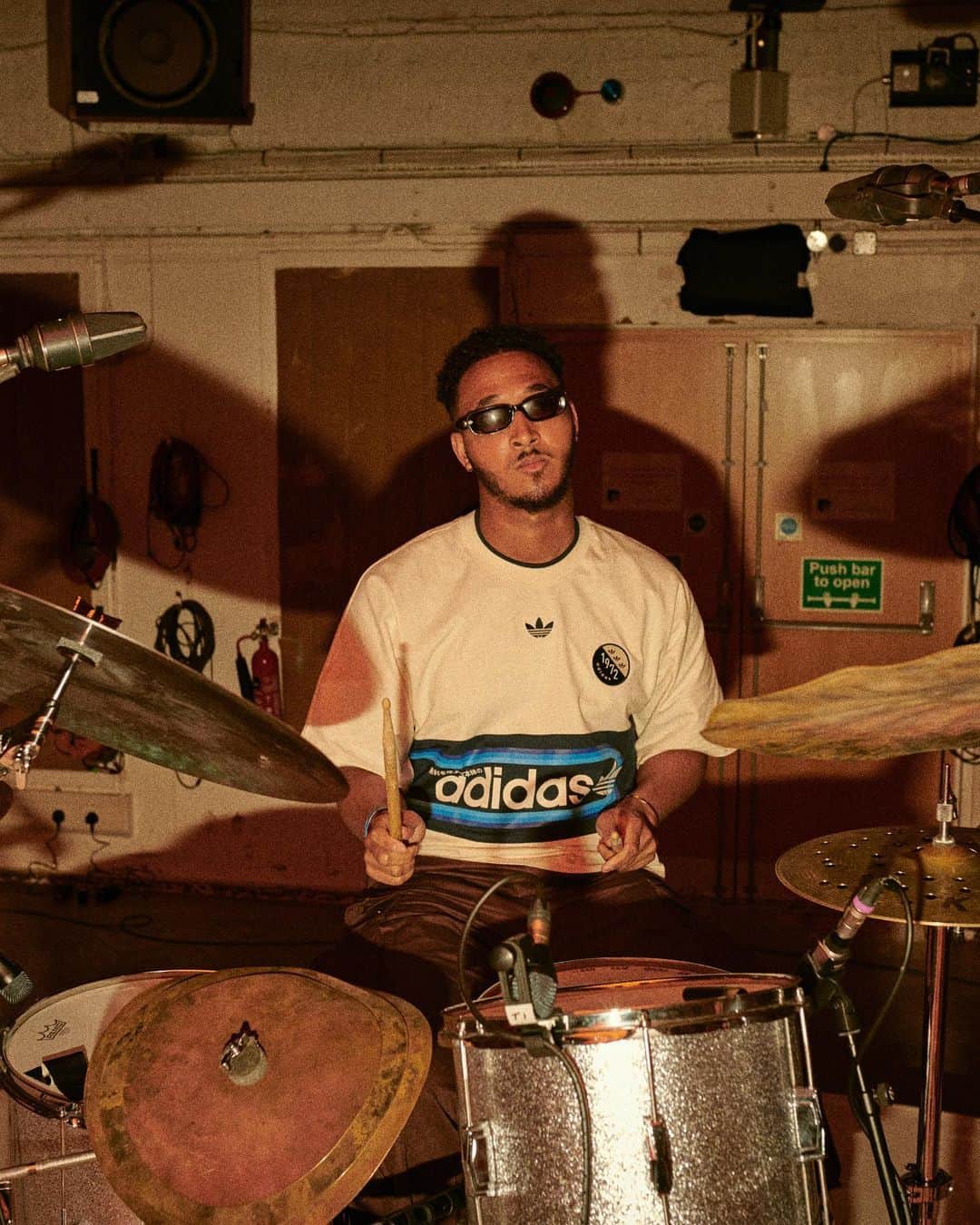 adidas UKさんのインスタグラム写真 - (adidas UKInstagram)「Studio Two filled with Originals.  A two-day workshop and live music experience in partnership with @colorsxstudios   @berwynberwynberwyn @steamdown and @demig0sh at @abbeyroadstudios the home of Originals.  #ClubOriginals 🪩」5月13日 1時02分 - adidaslondon