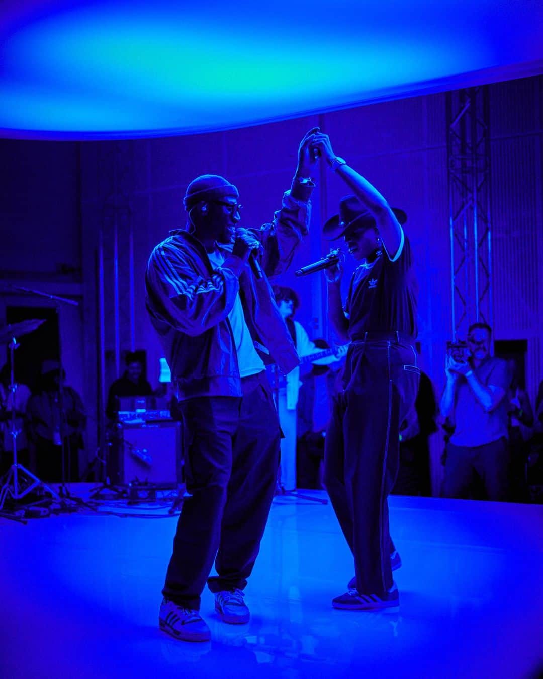 adidas UKさんのインスタグラム写真 - (adidas UKInstagram)「Studio Two filled with Originals.  A two-day workshop and live music experience in partnership with @colorsxstudios   @berwynberwynberwyn @steamdown and @demig0sh at @abbeyroadstudios the home of Originals.  #ClubOriginals 🪩」5月13日 1時02分 - adidaslondon