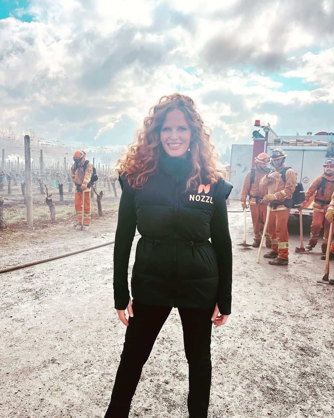 レベッカ・メイダーのインスタグラム：「Tonight!! Watch an all new episode of #firecountry on @cbstv It’s about to go down! #firecountrycbs #faystone 🔥」