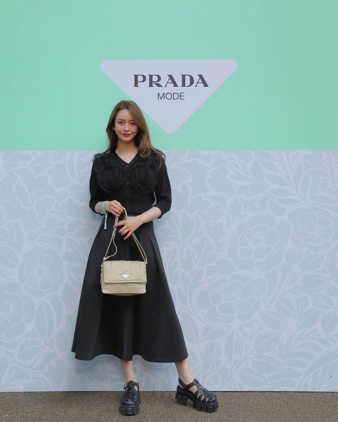 野崎萌香のインスタグラム：「@prada 🌿🍵🦩 #pradamode  #prada」