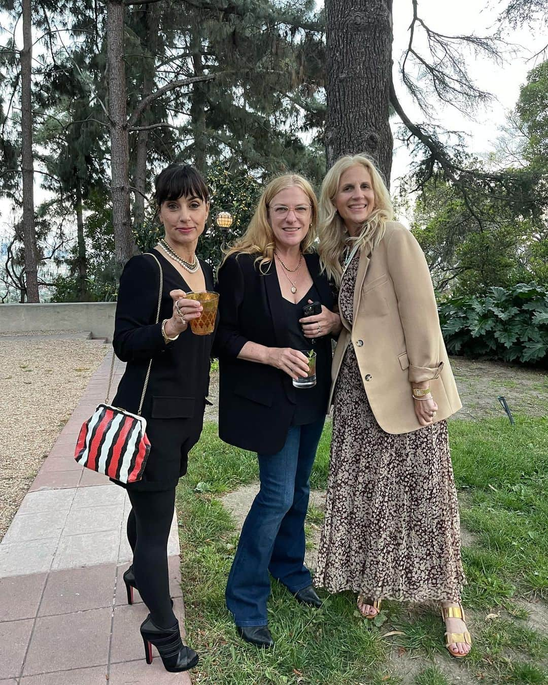 コンスタンス・ジマーさんのインスタグラム写真 - (コンスタンス・ジマーInstagram)「#fbf to Wednesday night!! Oh the glory of great friends gathering on grand grounds! @the_paramour_estate is back and she is pretty in pink with some pearls! #paramour many thanks to @mrarchibaldleach who gives us reasons to wear heels on a weekday!」5月13日 1時42分 - constancezimmer