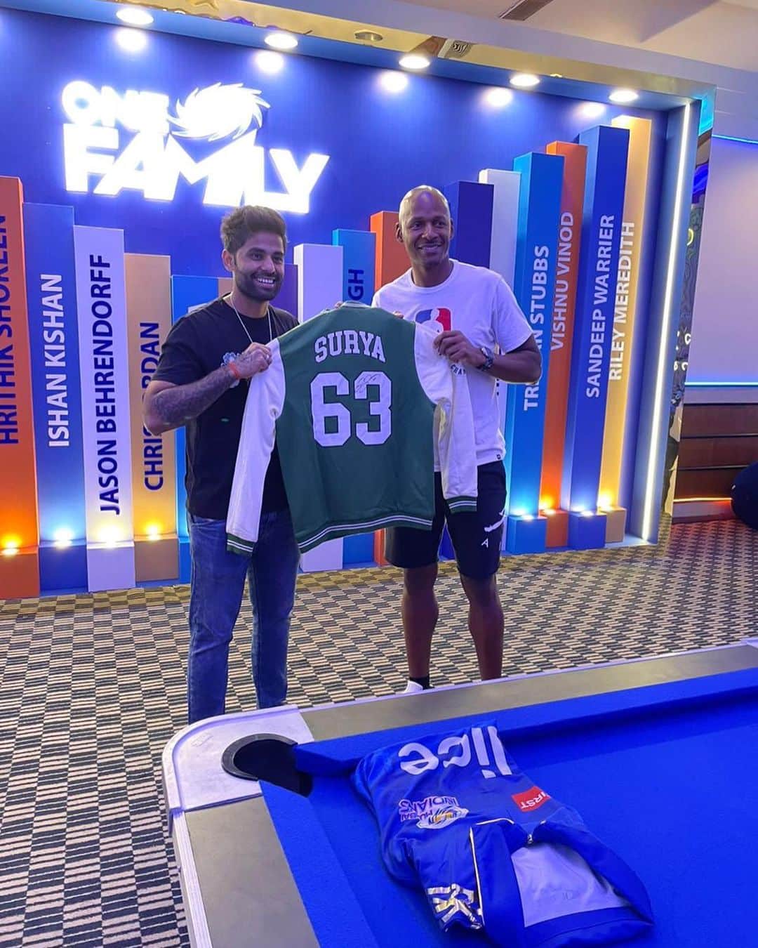 レイ・アレンさんのインスタグラム写真 - (レイ・アレンInstagram)「Watched my very first cricket match tonight.  @mumbaiindians  @nba @surya_14kumar」5月13日 1時55分 - trayfour