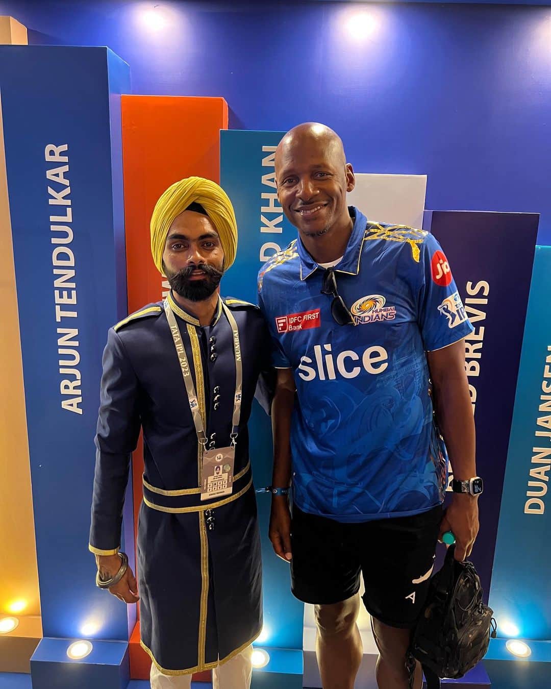レイ・アレンさんのインスタグラム写真 - (レイ・アレンInstagram)「Watched my very first cricket match tonight.  @mumbaiindians  @nba @surya_14kumar」5月13日 1時55分 - trayfour