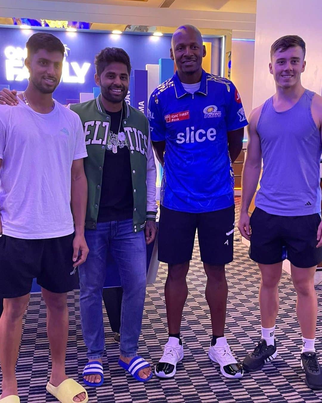 レイ・アレンさんのインスタグラム写真 - (レイ・アレンInstagram)「Watched my very first cricket match tonight.  @mumbaiindians  @nba @surya_14kumar」5月13日 1時55分 - trayfour