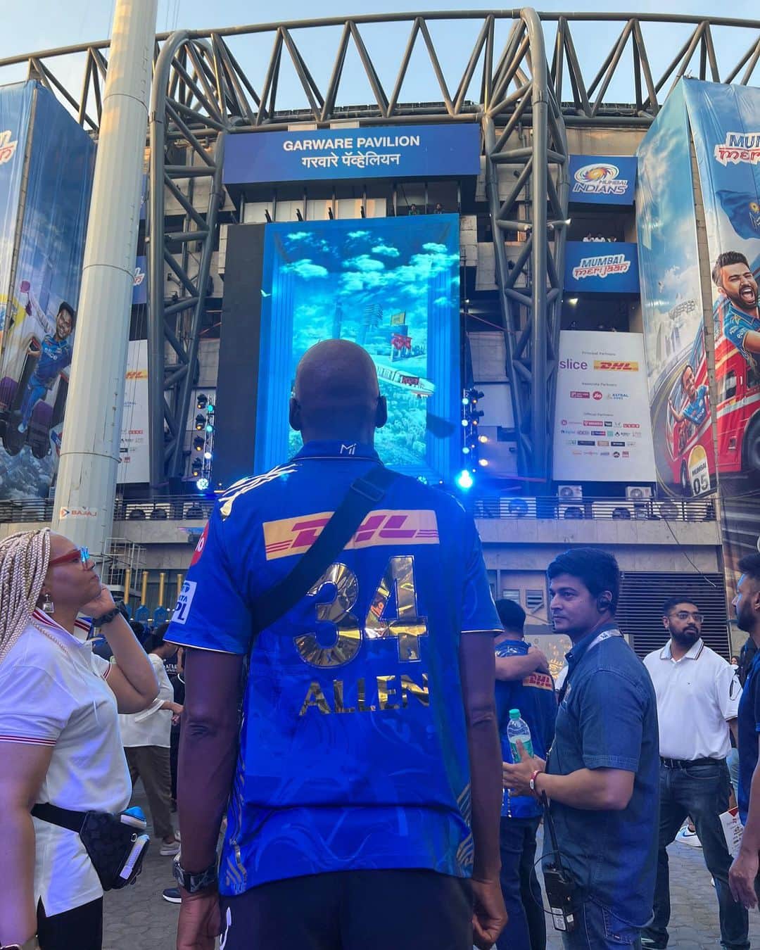 レイ・アレンさんのインスタグラム写真 - (レイ・アレンInstagram)「Watched my very first cricket match tonight.  @mumbaiindians  @nba @surya_14kumar」5月13日 1時55分 - trayfour