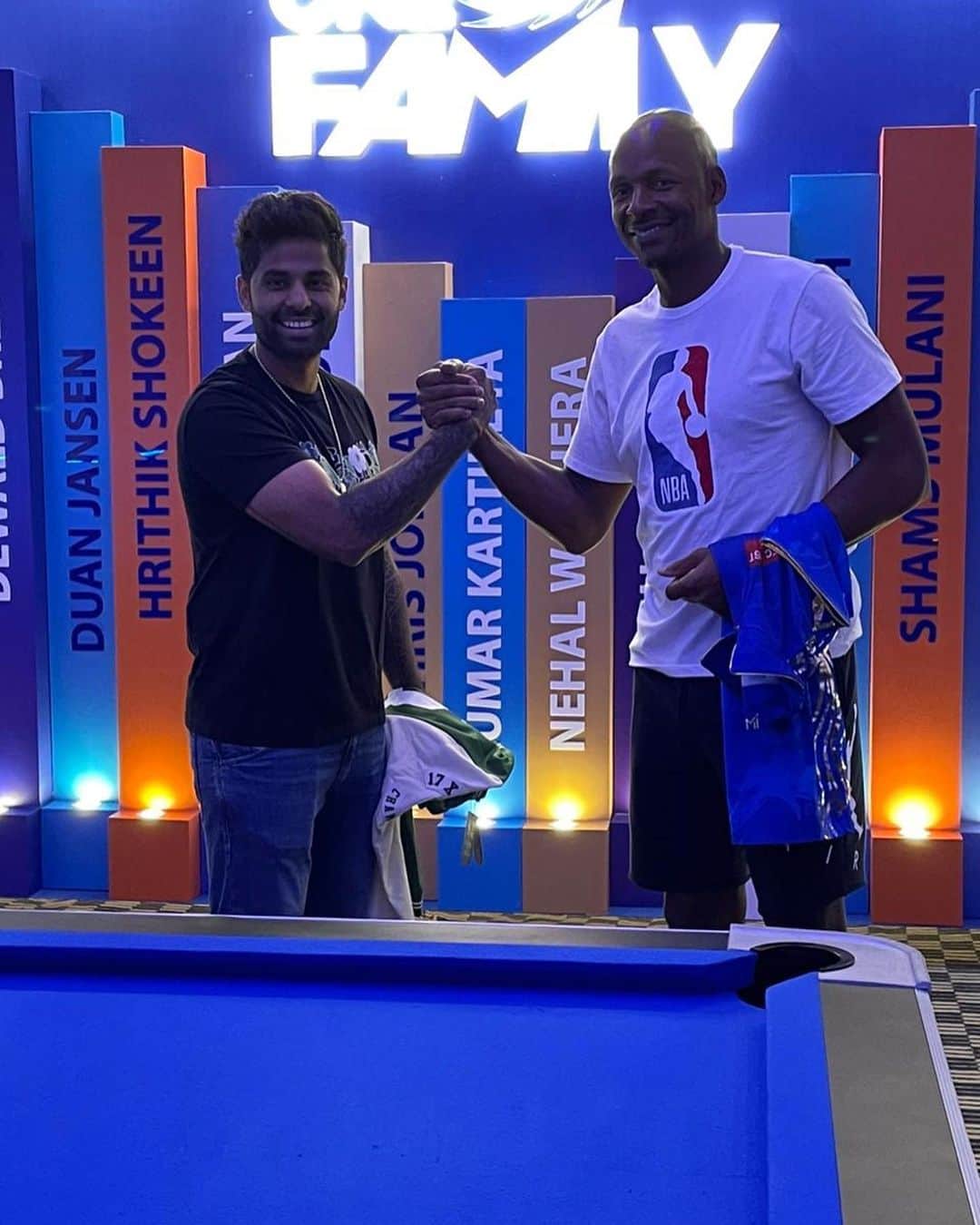 レイ・アレンのインスタグラム：「Watched my very first cricket match tonight.  @mumbaiindians  @nba @surya_14kumar」