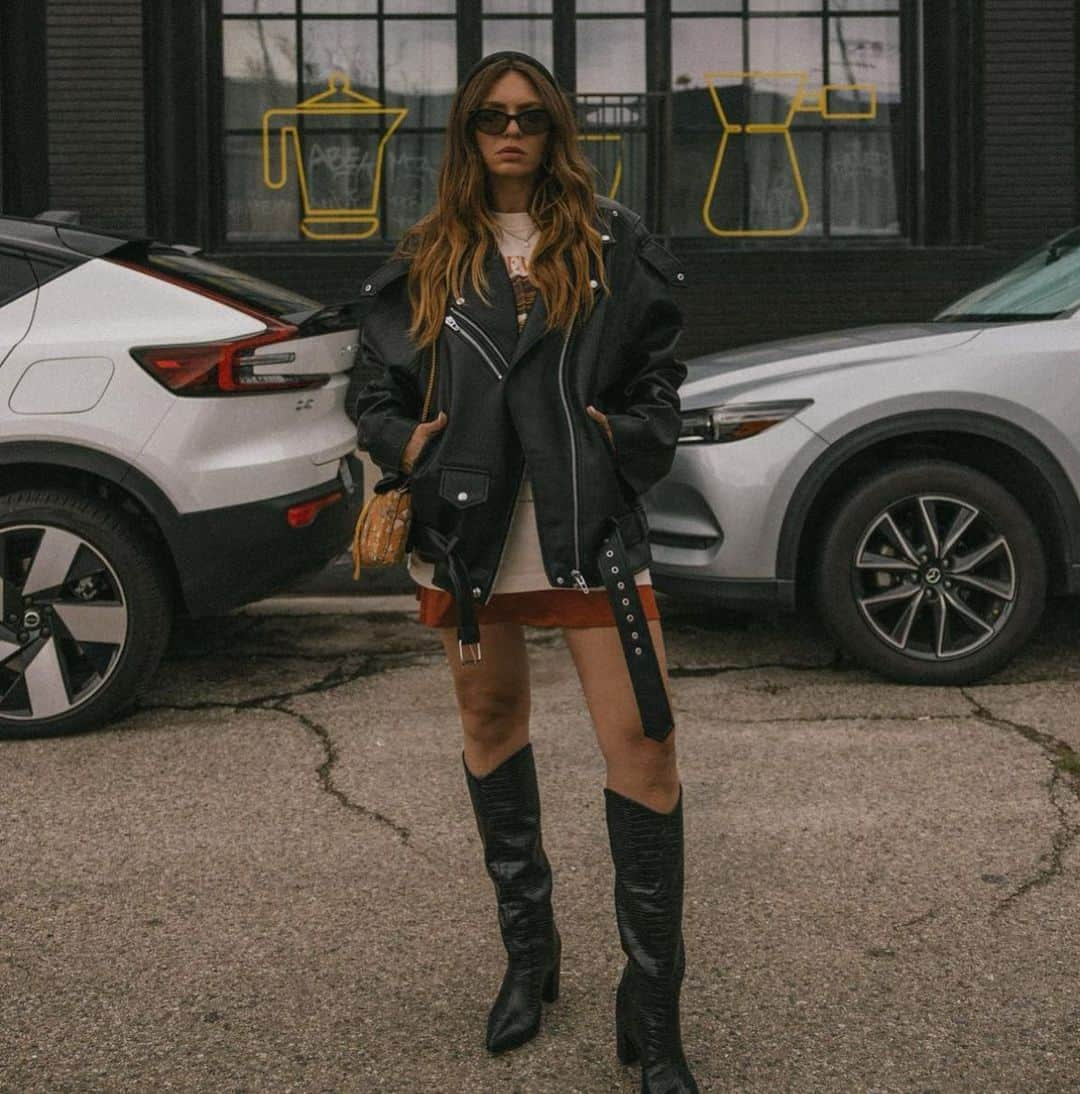 ブランクNYCのインスタグラム：「Oh, she’s baaaad. @taryndudley in our Finding Love oversized vegan leather moto.」