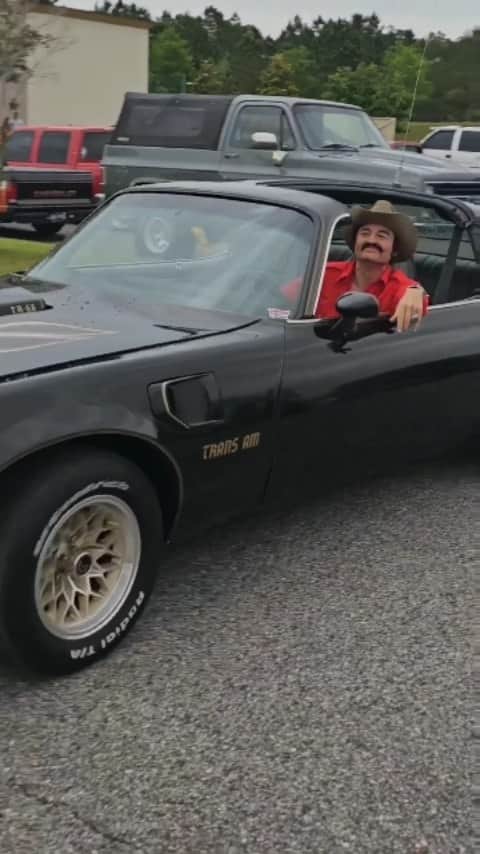 Classics Dailyのインスタグラム：「Via @thecustomizedride _ #classicsdaily #Classic #classics #Classiccar #classiccars #americanmuscle #Musclecar #Musclecars #car #cars」