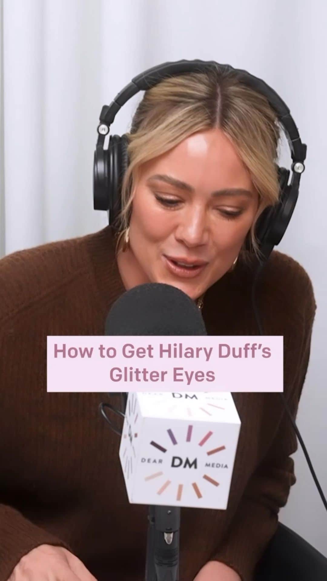 ヒラリー・ダフのインスタグラム：「Who doesn’t love a glitter eye? 🧚」