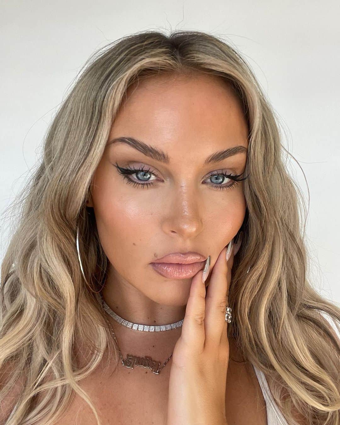 のインスタグラム：「Glow gang ✨  Thank you @shapeby for getting my skin in order, and my glow back in track 🥹🫶🏼You guys are always the sweetest!! Can’t wait for my next laser treatment!」