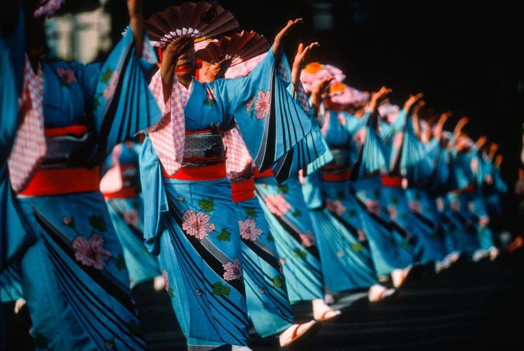 Michael Yamashitaさんのインスタグラム写真 - (Michael YamashitaInstagram)「May is a major month for festivals on the Japanese calendar. Kicking it off during Golden week is the Hakata Dontaku (Holiday festival) in Fukuoka on the southern island of Kyushu. The festival features 30,000 dancers with 2 million spectators cheering them on. Here is a small slice of the parade.  #hakatadontaku #matsuri #fukuoka #kyushu」5月13日 3時15分 - yamashitaphoto