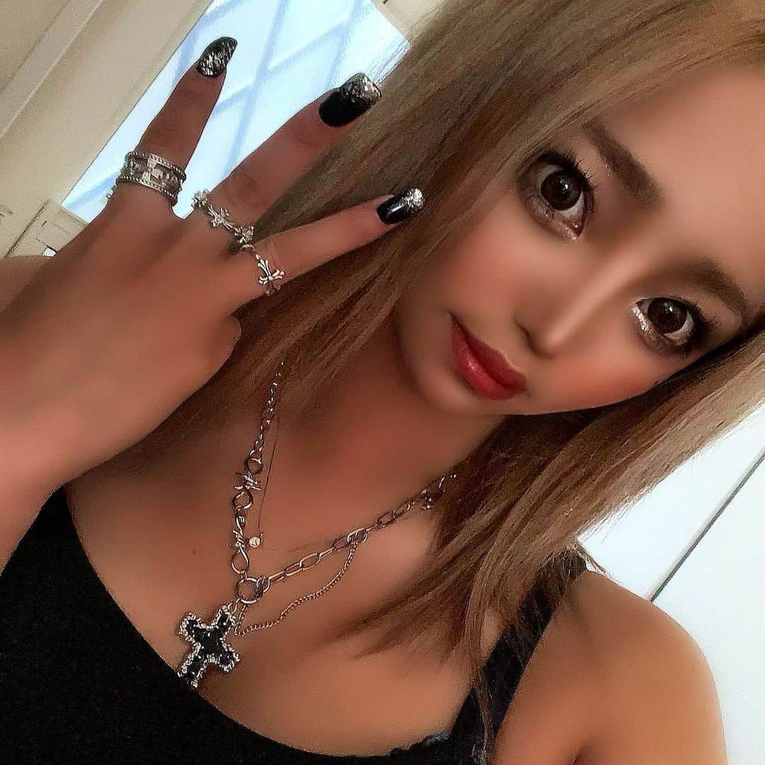 MII MAMAのインスタグラム：「x x x 🖤🖤🖤 ------------------------------------------ 🔎White Style mi mama 良かったらチャンネル登録お願いします🙇🏽‍♀️ #YouTube#ユーチューバー#主婦ユーチューバー#MIIMAMA#チャンネル登録お願いします#2児ママ#年子ママ#ギャルママ#ぎゃるまま#アラサーママ#アラサー#30代#30代ママ#ホワイトインテリア#モノトーンインテリア#シンプルな暮らし#収納#ホワイト収納#イチナナ#イチナナライバー#専属ライバー#主婦ライバー#17LIVE#主婦YouTuber#ママYouTuber#ママライバー#幼稚園ママ#小学生ママ」