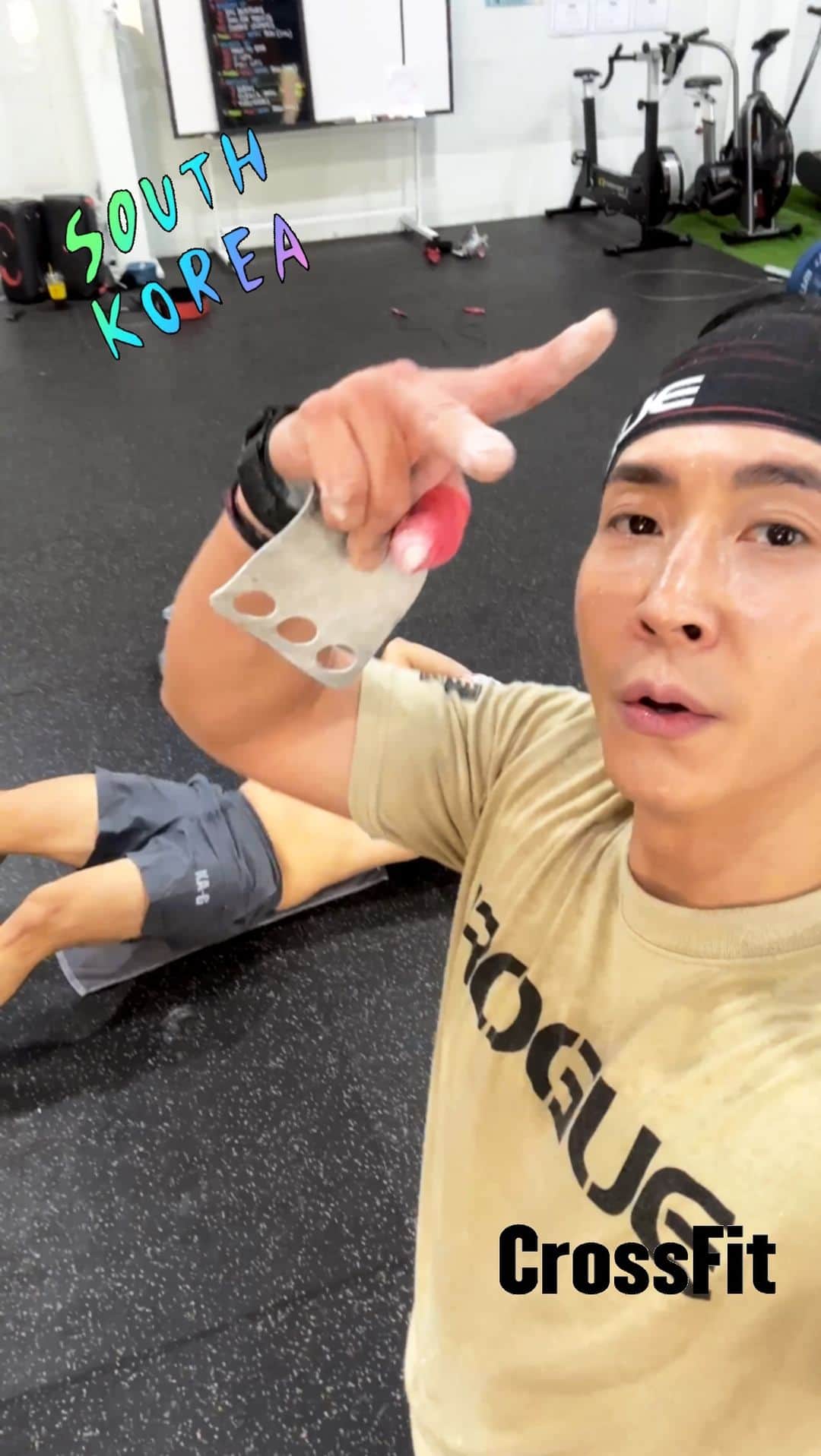 ブライアンのインスタグラム：「Saturday’s are for fitness and fun 토요일엔 즐겁게 운동해야지~~」