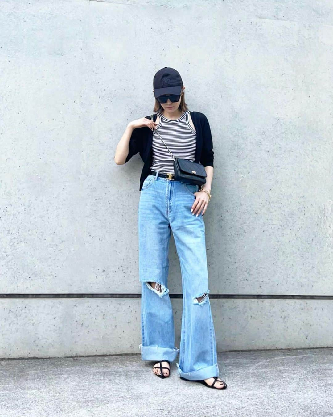 puu326さんのインスタグラム写真 - (puu326Instagram)「𝙳𝙴𝙽𝙸𝙼 𝚌𝚘𝚍𝚎👖  こーんな感じのデニムも大好物♡ 今年は可愛い👖いっぱいだよね💗  denim・tops… @reedit_official   bagは @bag_hayni  の キルティングチェーンバッグを 合わせてみたよー♡  シープレザーだから軽くて柔らか🐏💕  長さ調整できるから 色んな持ち方がてきて良いよー♡  デイリーに使いやすくて 可愛いくてお気に入り💕  詳細はストーリーからチェックできるから 見てみてね〜☺️  #HAYNI #PR#ヘイニ #チェーンバッグ #羊革 #ポシェット #ショルダーバッグ #ショルダーバック #ミニショルダー #スマホショルダー #バッグ #斜めがけバッグ #キルティングバッグ #軽量バッグ #今日のバッグ #大人カジュアルコーデ #タイアップ #きれいめコーデ #大人可愛い #ワンマイルバッグ #高見えバッグ #高見えコーデ#30代コーデ #40代コーデ #高身長コーデ #海外ファッション #デニムコーデ」5月13日 12時55分 - puu326