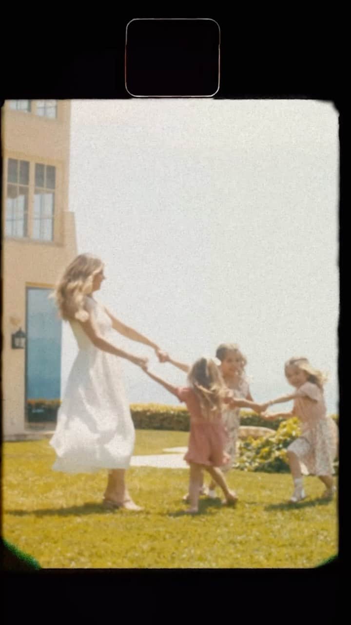 SHEINのインスタグラム：「Mother’s Day is around the corner and we‘ve got an exciting new collaboration coming your way! Save the date #SHEINxMadison drops 5/14 💕🌸」