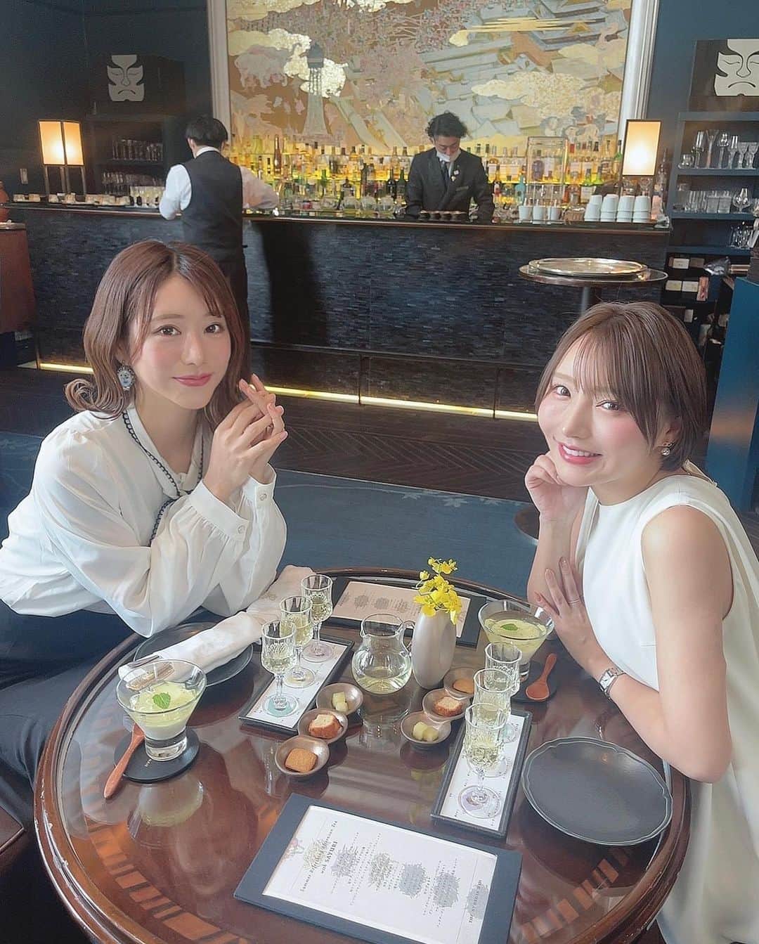AYAのインスタグラム：「セントレジスホテル♡♡  『サマーリフレッシングアフタヌーンティーwith SAYURI 』にいってきました☺️  ティーペアリングになってて日本茶とスイーツの組み合わせがさっぱり食べやすくておいしかったー◌ ͙❁˚ スイーツもイエローグリーン系カラーで統一されててかわいかった🤤💛  貸切お披露目会に招待して頂いたから、写真も一眼レフでたくさん撮れてまんぞく♥️現像したらまた投稿します♡(´˘`*)  hotel afternoontea @stregisosaka   #セントレジス大阪  #ホテル女子会  #アフタヌーンティー #ヌン活 #大阪カフェ  #afternoontea  #セントレジスホテル  #日本茶好き  #season_girls_collection #ps_magic #followforfollowback #f4f #関西写真部share #ビジョビ  #ビジョ図鑑  #ヘアモデル」