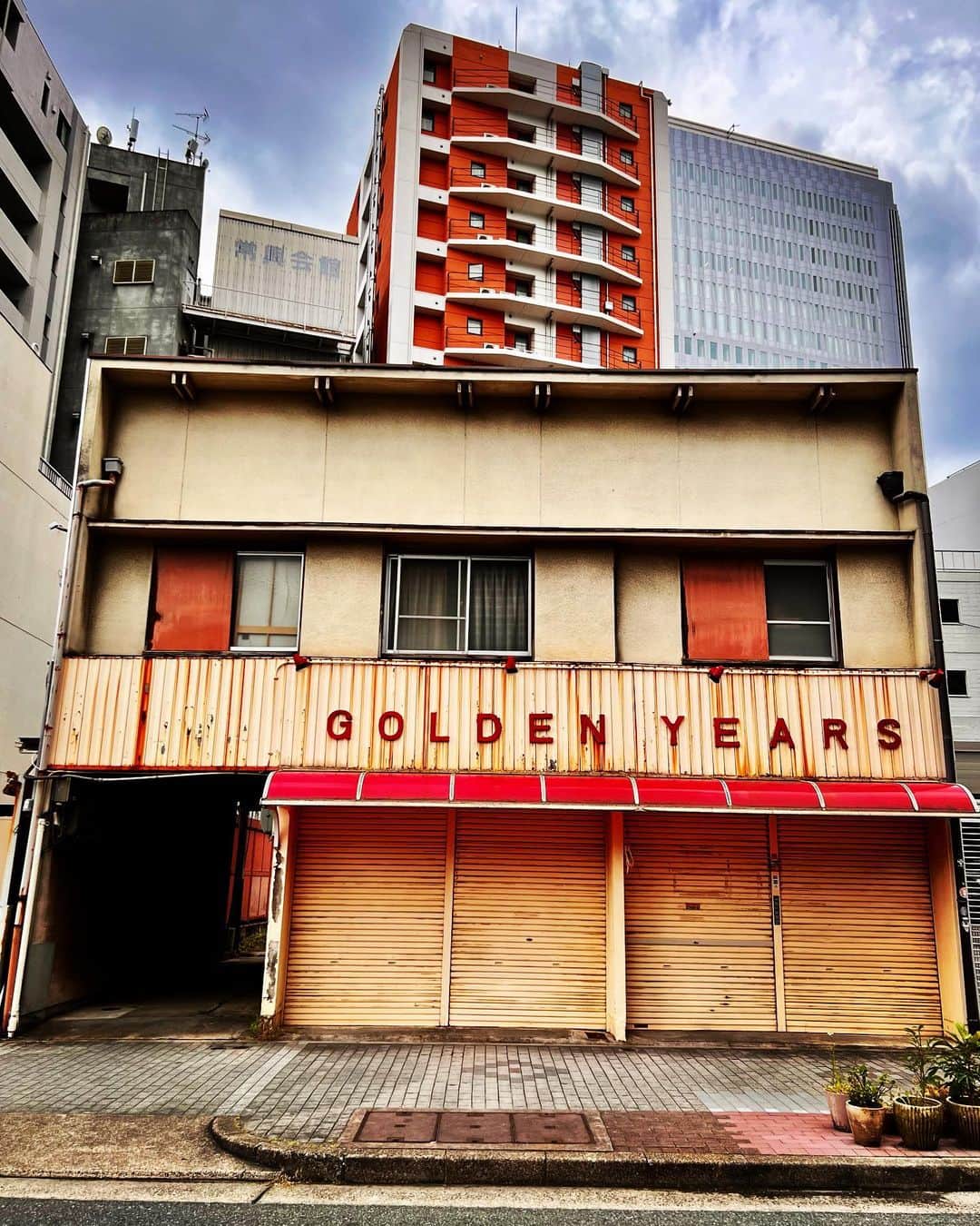 ピエール瀧さんのインスタグラム写真 - (ピエール瀧Instagram)「午前中から名古屋の街を無目的に徘徊。 なぜなら今日はPikmin Bloomのコミュニティ・デイだから。」5月13日 13時07分 - pierre_taki