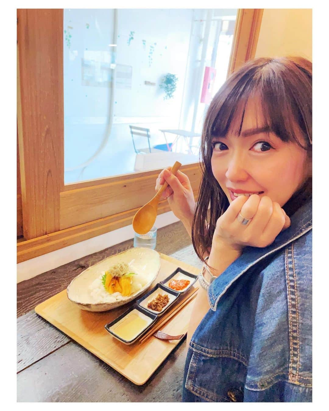 高橋万里恵のインスタグラム：「* やってきましたホヤの季節ー😋！ なかでも石巻の渥美さんのホヤはほんっとうに美味しくて😭✨ @hoya.atsumi_ya  . . そんな渥美さんのホヤが食べられるという事で、 サカナノミライへ🐟 @sakanano_mirai  もぅ美味しくて、美味しくて、追いホヤ😍 . . 夏の東北行ぎでーなー😍✨ . . #ホヤ #サカナノミライ #あつみ屋のホヤ #石巻 #やっぱり東北が好き」