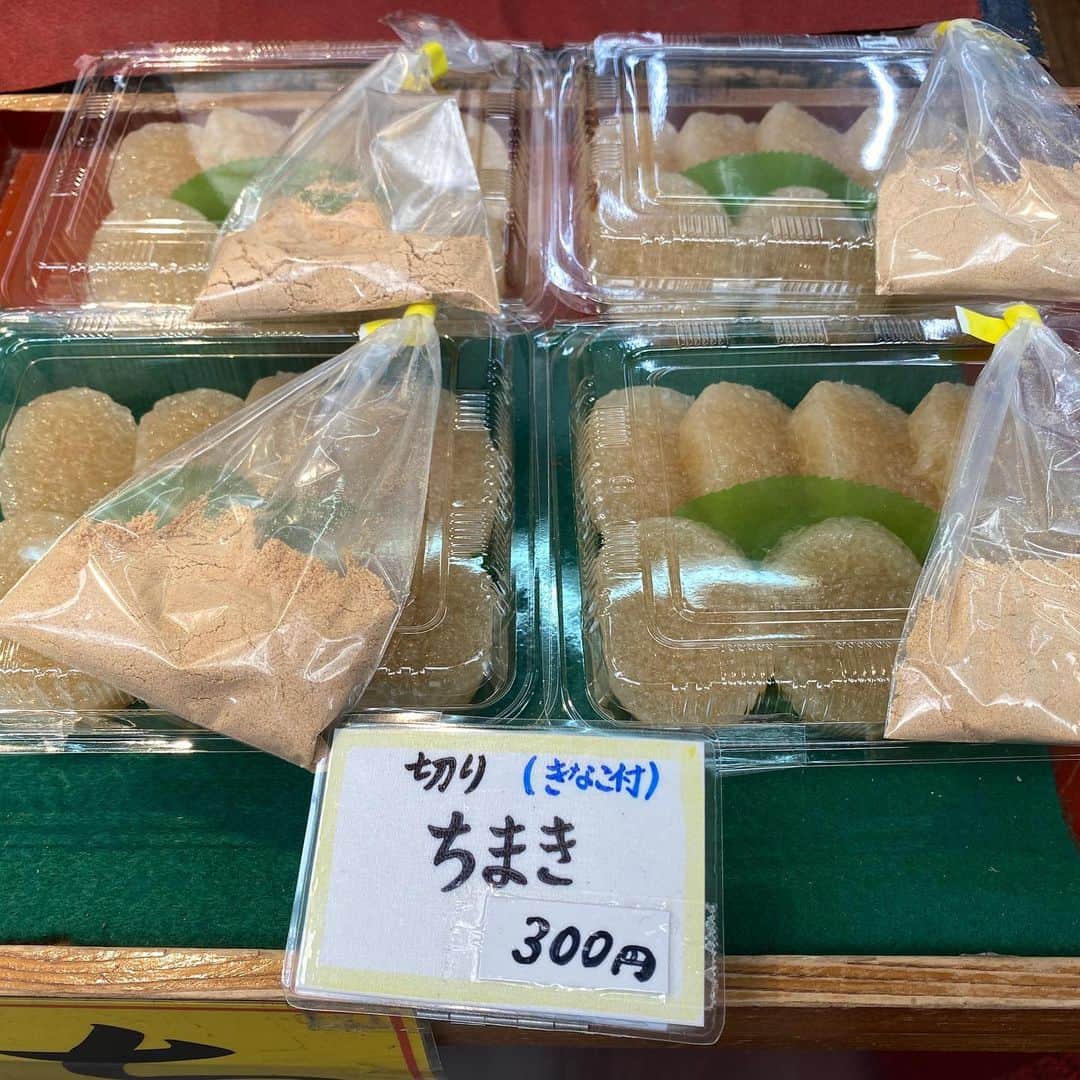 岩村菜々美さんのインスタグラム写真 - (岩村菜々美Instagram)「#ちまき 初めてきなこで食べるちまきを見ました！ 長崎の名物らしいけど、佐世保ではこの食べ方というか、そもそもちまきは中華ちまきしか知らなかった！ #唐あく というのに漬け込むらしいけど、初めて食べる不思議な味でしたー！」5月13日 13時20分 - nanami1120