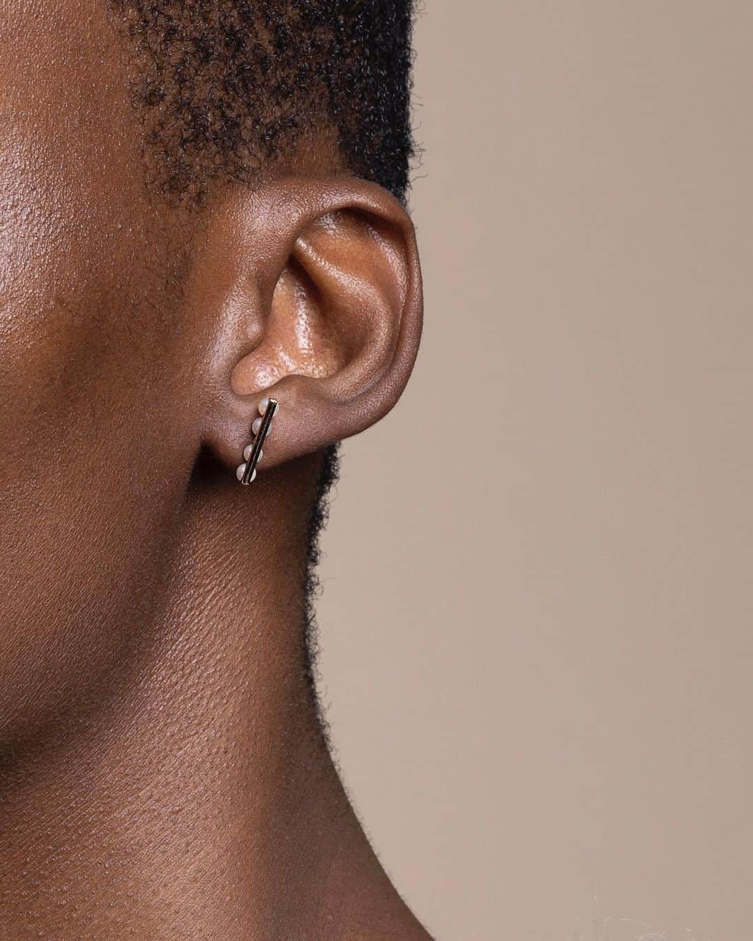 Hirotaka Jewelryのインスタグラム：「“BELUGA” PEARL EARRING #hirotakajewelry」