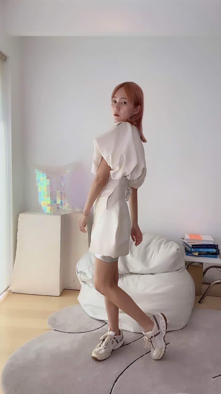 三苫愛のインスタグラム：「ついに大人ミニをゲットしました🤸🏻🤸🏻 @gigina_official_japan @nadia.official.jp  ミニ好きだったわたしにはたまらないセットアップ。 @pluiehair 新作も夏服によく合う🫶🏻」