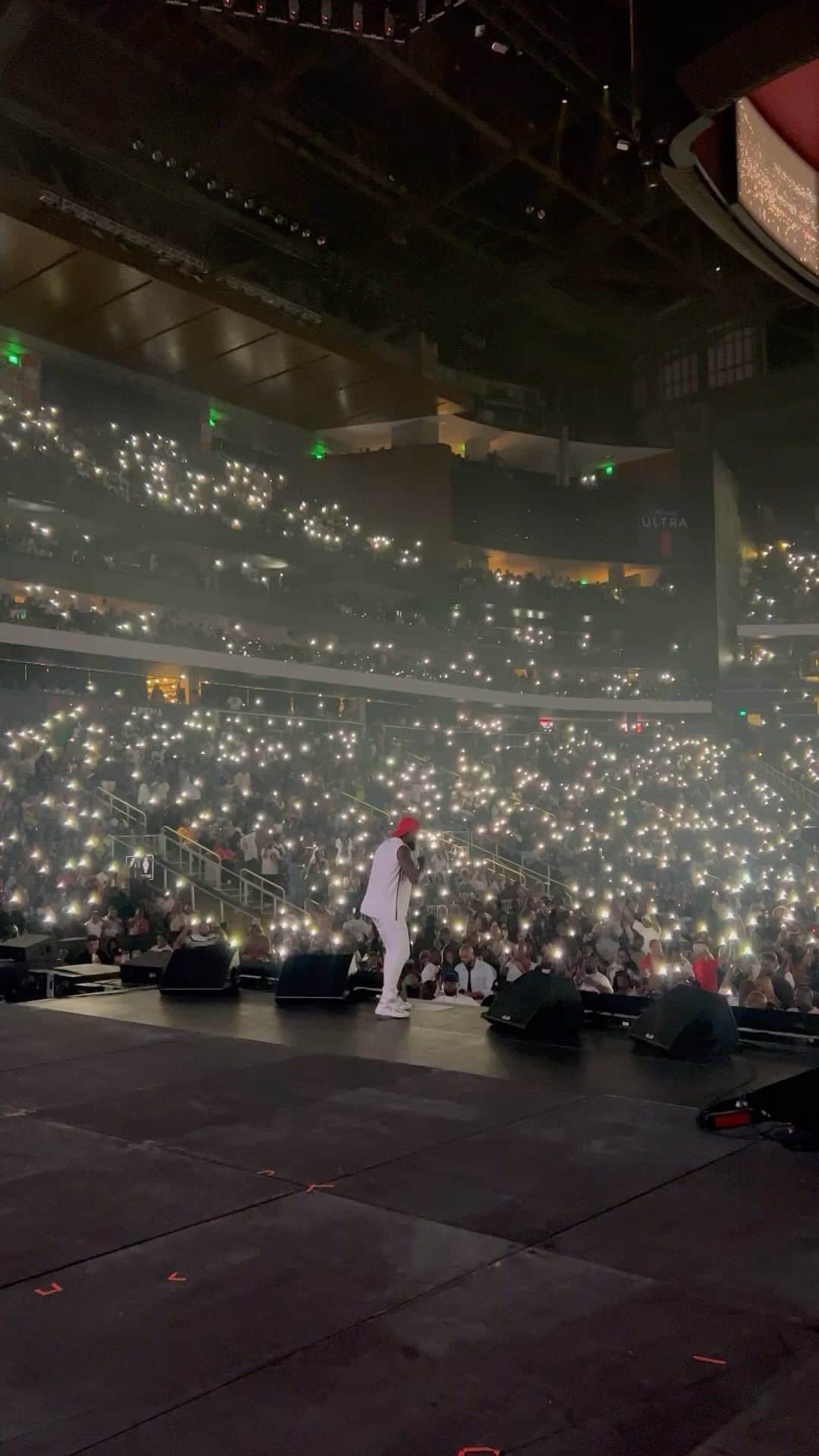 エイコンのインスタグラム：「History was made with my brother @jeezy」
