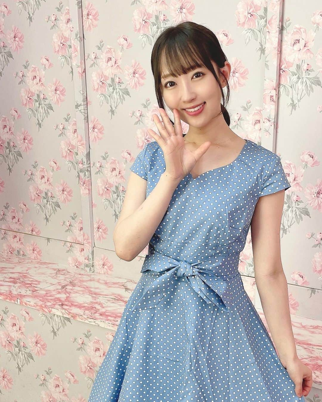 小島まゆみのインスタグラム：「今日は16時からラジオの生放送❤️  88.5MHz 姫ラジ  今日のトークテーマは こどもの日、交流戦です✨  ぜひみなさんのエピソードをメールで教えてください！  YouTubeLiveでのコメントもお待ちしております🥳⚾️  【ご視聴方法】 ・YouTubeLIVE ↑88.5MHzで検索してください ・リスラジ ・サイマルラジオ  出演者への質問や応援メールは こちらからお願いします✉ ͗ ͗  ① himerians.com/himeradi.php （姫ラジHP） ② 885fm.jp/request （レインボータウンFM）  東京、豊洲スタジオ前での観覧も可能です！  〜レトロな雰囲気の水色ワンピースを着たわたしを添えて〜  #japanesegirl #japaneseidol #instagood #自拍 #模特 #偶像 #正妹 #日本的偶像 #小島まゆみ」