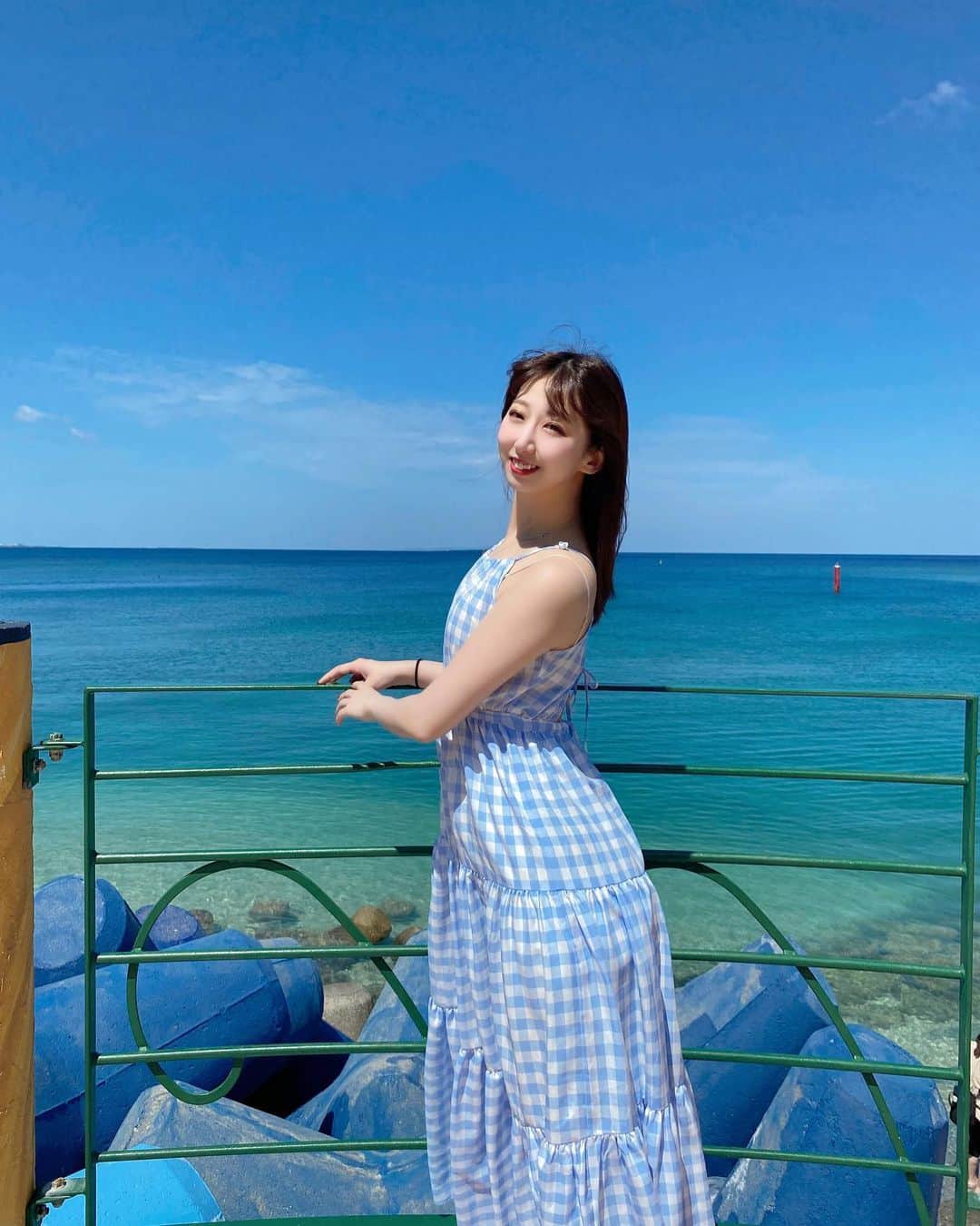 おもちのインスタグラム：「★  ・ ・ ・  沖縄🌴🌺✈🍍°･🐠  ・ ・ ・ #沖縄 #沖縄旅行 #海人の宿 #古宇利島 #女子旅 #沖縄の海 #アメリカンビレッジ  #burlesque #burlesquedancer  #burlesqueshow #burlesquelife  #バーレスク東京 #華世代 #愛嬌モンスター」