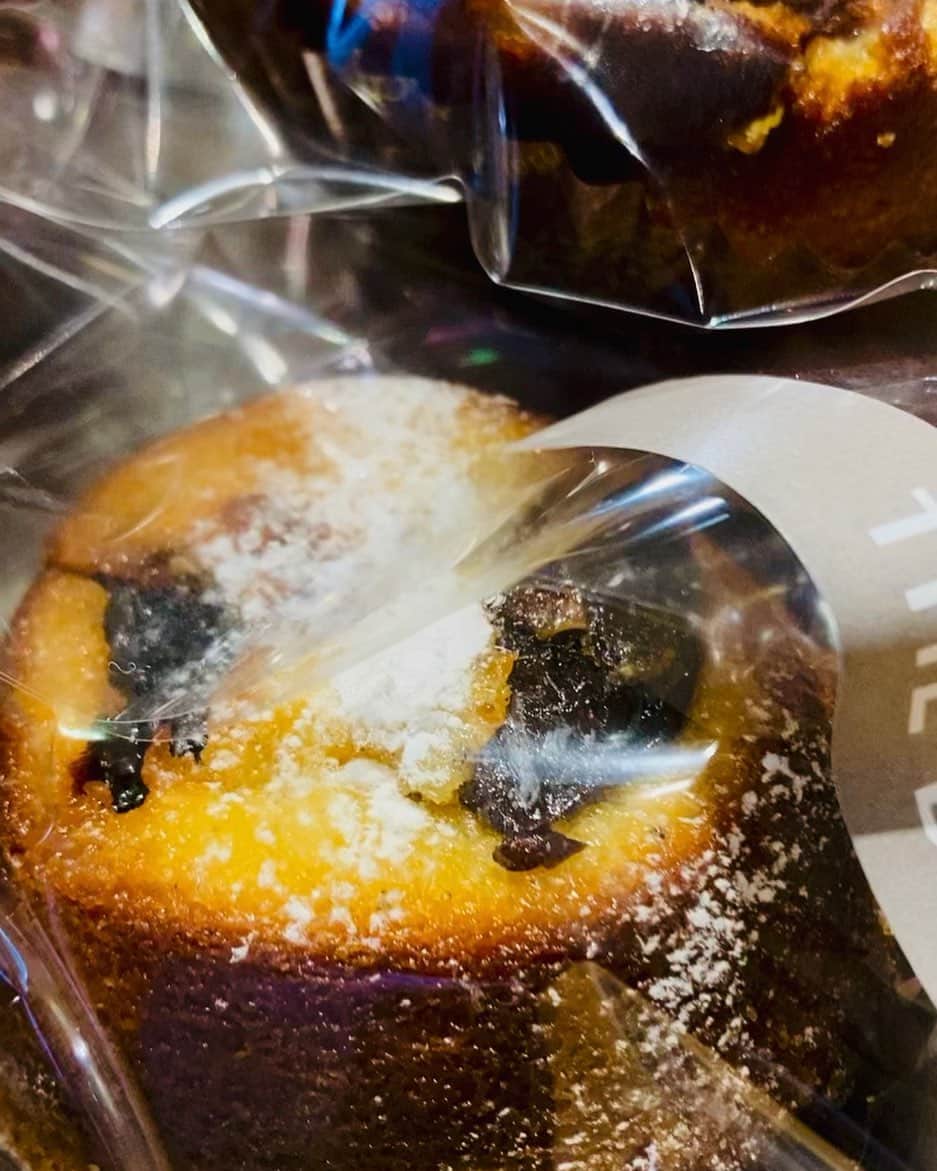 The Bakeのインスタグラム：「久しぶりに作ったファーブルトン♡  フランス　ブルターニュ地方乗り場郷土菓子。こんなに美味しいお菓子だったっけと思いました🤭 モチっとしてカヌレのような焼きプリンのような♡  #farbreton #ファーブルトン #ブルターニュ地方 #フランス郷土菓子」