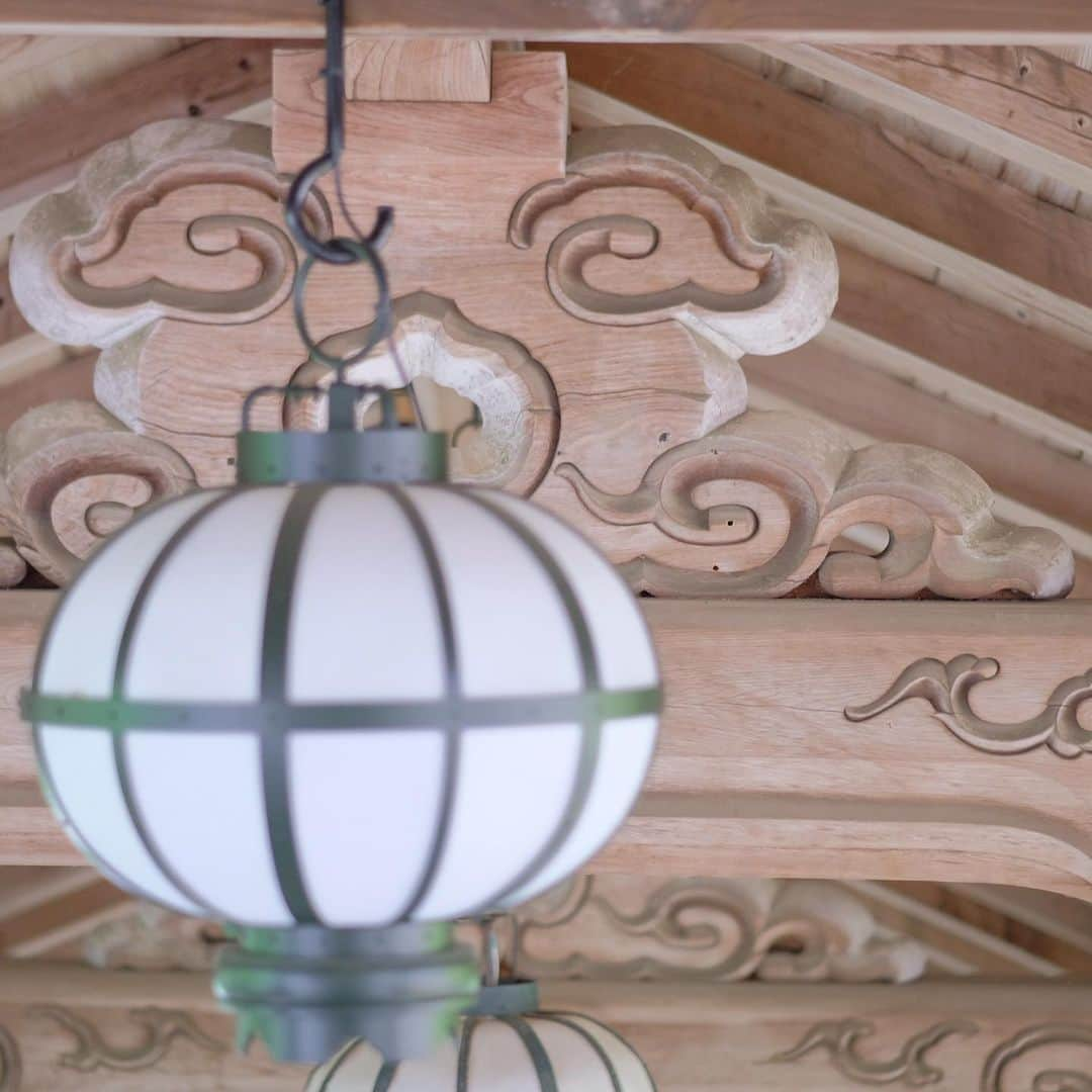 奈良 長谷寺 / nara hasederaさんのインスタグラム写真 - (奈良 長谷寺 / nara hasederaInstagram)「彩り豊かな花々が、新緑に替わる、#小雨 の回廊　今年の#紫陽花 は早いかも  The flowers used to bloom, but now they have turned into green leaves. It's raining lightly today. This year's #hydrangea may bloom earlier than usual.  #長谷寺 #奈良長谷寺 #総本山長谷寺 #真言宗豊山派 #花の御寺 #奈良 #hasedera #hasederatemple #temple #japan #japanesetraditional #pilgrimage #nara #tourism #sightseeing #japanesetemple #西国三十三所 #霊場 #巡礼 #四寺巡礼 #長谷寺が好き #日本遺産 #観音さんさんサイコク巡礼 #千年巡礼」5月13日 14時16分 - hase_dera