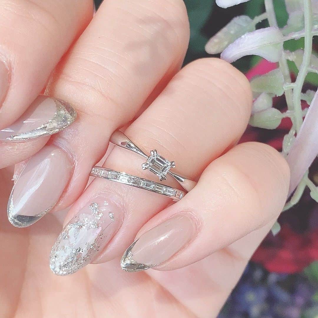 garden(ガーデン)本店さんのインスタグラム写真 - (garden(ガーデン)本店Instagram)「． ． @orecchio_bridal  @garden_honten . ORECCHIO[オレッキオ] . 一粒ダイヤで王道デザインの婚約指輪も 四角いダイヤモンドで選ぶと、おしゃれで個性的な婚約指輪に💍 シンプルで透き通るような透明感溢れる エメラルドカットやバケットカットダイヤが魅力のORECCHIO。  gardenフェスタでは普段以上のデザインをご用意します🌿 . ｰｰｰｰｰｰｰｰｰｰｰｰｰｰｰｰｰｰｰｰｰｰｰｰｰｰｰｰｰｰｰｰｰｰｰｰｰｰｰｰｰｰｰｰｰｰｰｰｰｰｰｰｰｰｰｰｰｰｰｰｰｰｰｰｰ 大人気イベント！gardenフェスタ開催決定✨ 普段以上の品揃えで豪華特典盛りだくさん！ ご予約お待ちしております🎶 . . #garden本店#マリッジリング#結婚指輪#エンゲージリング#婚約指輪#ダイヤモンド#重ね着け#重ね着けリング#プレ花嫁#大阪花嫁#和歌山花嫁#大阪結婚指輪#和歌山結婚指輪#marry花嫁#全国のプレ花嫁さんと繋がりたい#結婚式準備#指輪探し#指輪探しのお手伝い#指輪選び#指輪探しデート#関西花嫁#2023冬婚#2023春婚#2023夏婚#2023秋婚#ブライダルジュエリー#ORECCHIO#オレッキオ#エメラルドカットダイヤ . . garden本店は敷地内駐車場を完備しております🚗 大阪市内から車で約30分！ ご遠方の方には高速代キャッシュバックキャンペーンも開催中💫 . . ーーーーーーーーーーーーーーー *＊. garden岸和田本店 *＊。 @garden_honten . . 大阪府岸和田市荒木町2丁目18-18 (敷地内無料駐車場有り) 072-440-1778 . ［access］ 🚘阪神高速4号湾岸線 岸和田北ICより5分 阪和線 岸和田和泉ICより5分 🚃JR阪和線「久米田駅」より徒歩15分 南海本線「春木駅」より徒歩15分 .」5月13日 14時18分 - garden_honten