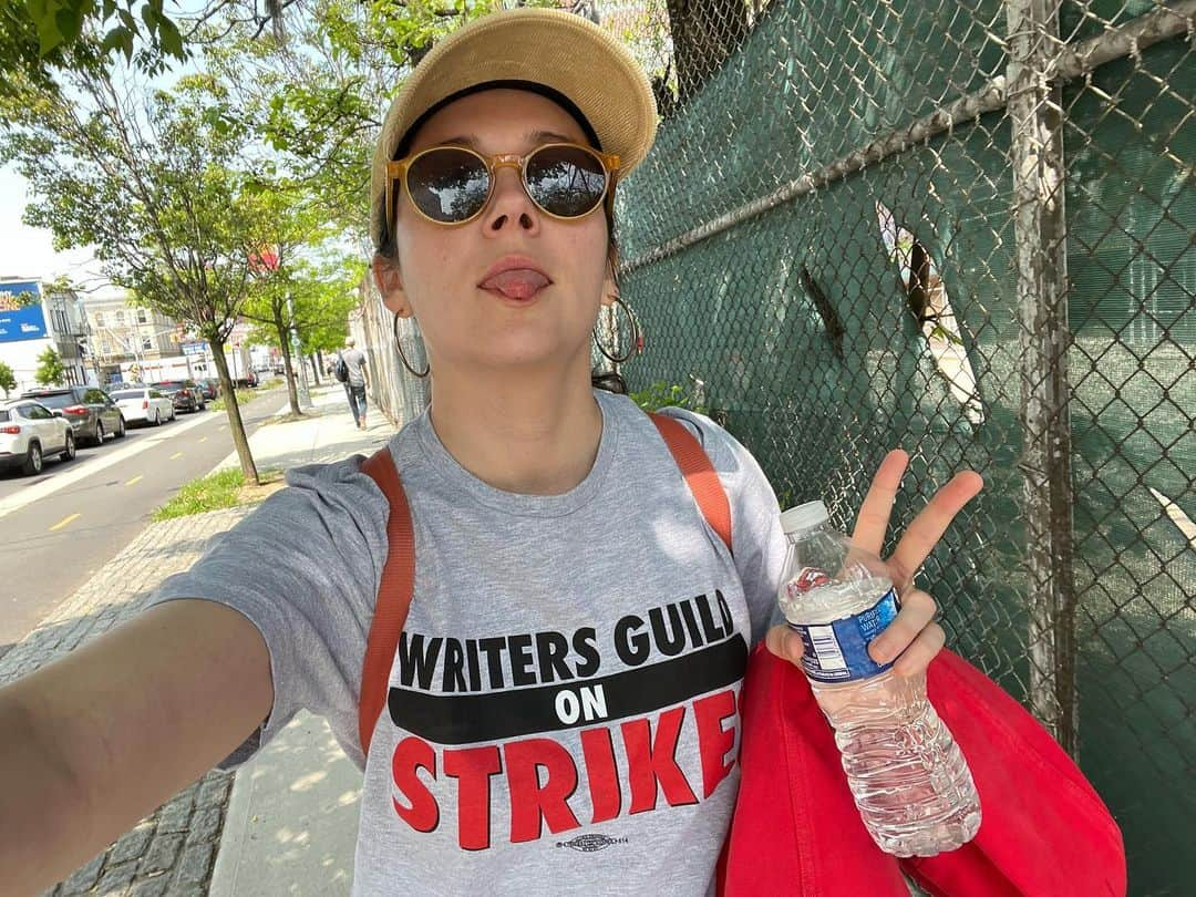 シャノン・ウッドワードさんのインスタグラム写真 - (シャノン・ウッドワードInstagram)「No wages no pages!」5月13日 5時22分 - shannonwoodward