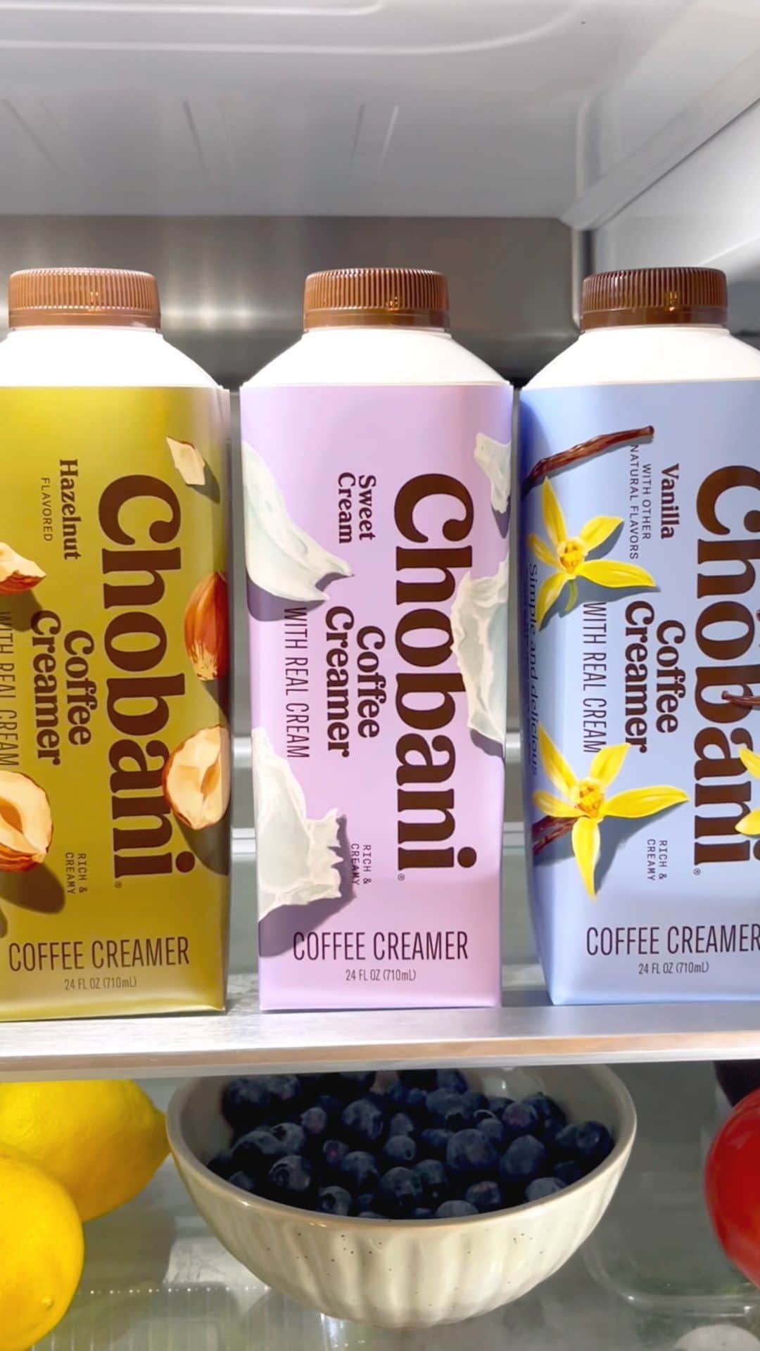 Chobaniのインスタグラム：「People say our creamer packaging had a glow up ✨」