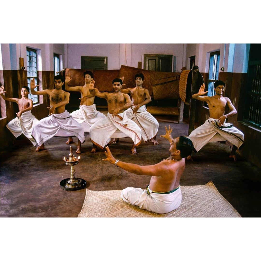 スティーブ・マカリーのインスタグラム：「Men practice Kathakali, a classical Indian dance. #Kerala, #India, 1996.」