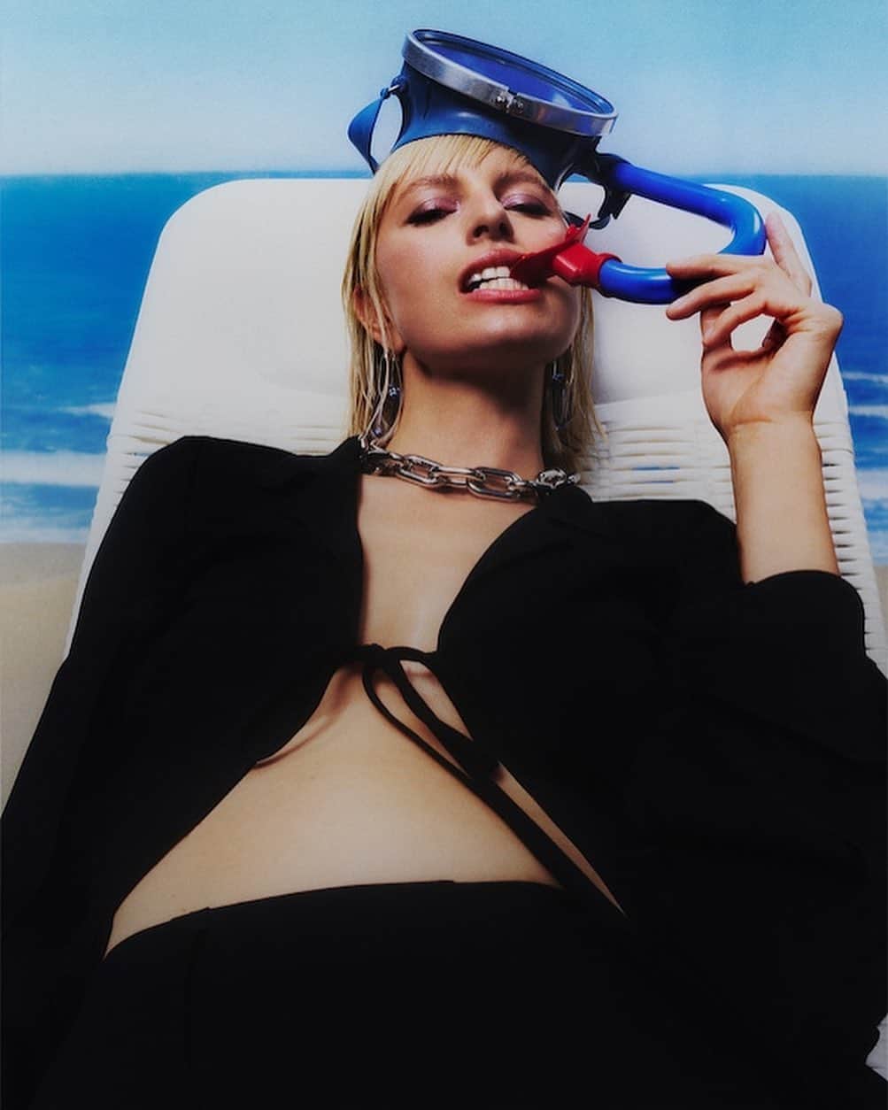 カロリナ・クルコヴァのインスタグラム：「Deep Dive into the summer collection of my @aboutyou #KKOriginals pieces... shop the link in bio now to see what's new. ⚓️💙」