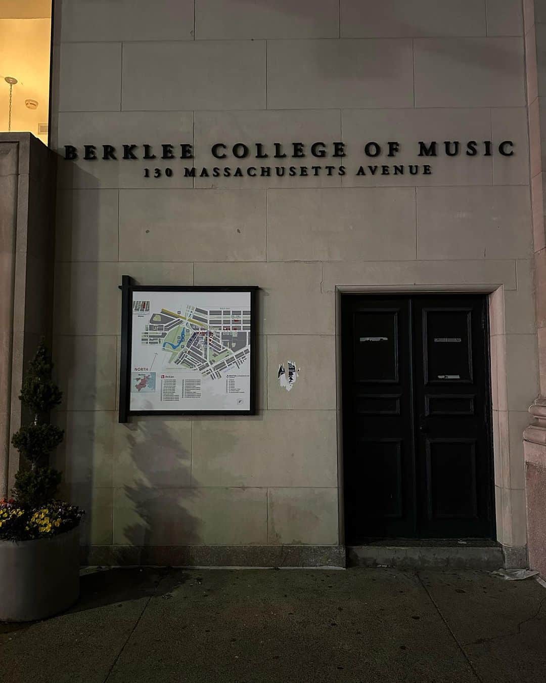 ロバート・パトリックさんのインスタグラム写真 - (ロバート・パトリックInstagram)「In Boston for my son’s graduation from Boston Conservatory at the Berklee School of Music! #boston #berkleecollegeofmusic」5月13日 6時36分 - ripfighter
