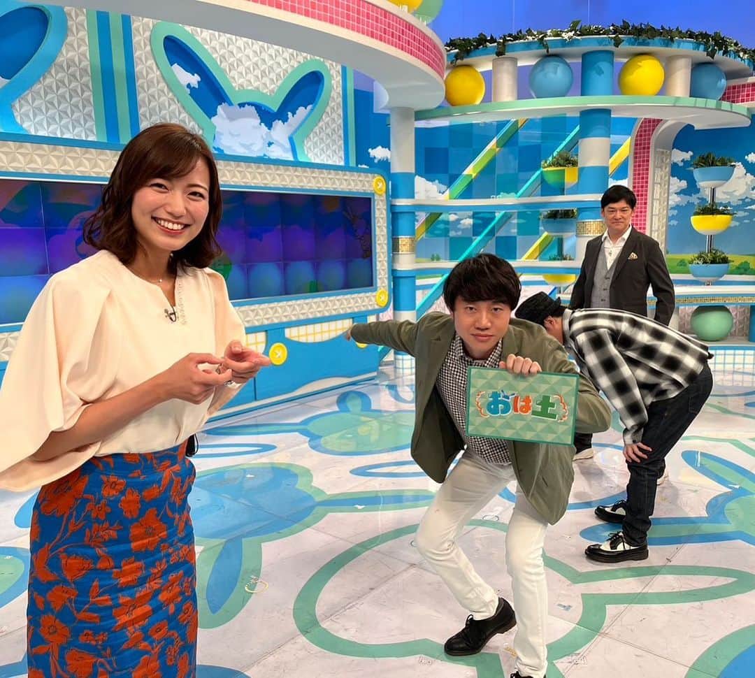 朝日放送「おはよう朝日土曜日です」のインスタグラム：「今週は雨具を忘れずに🌂  芸能コーナーにSPゲスト✨ #松村沙友理 さん  #おは土#おはよう朝日土曜日です#ABCテレビ #シャンプーハット#恋さん#てつじ #北村真平#斎藤真美#福井治人#ABCアナウンサー #小椋寛子#堀くるみ#佐藤悠#気象予報士」
