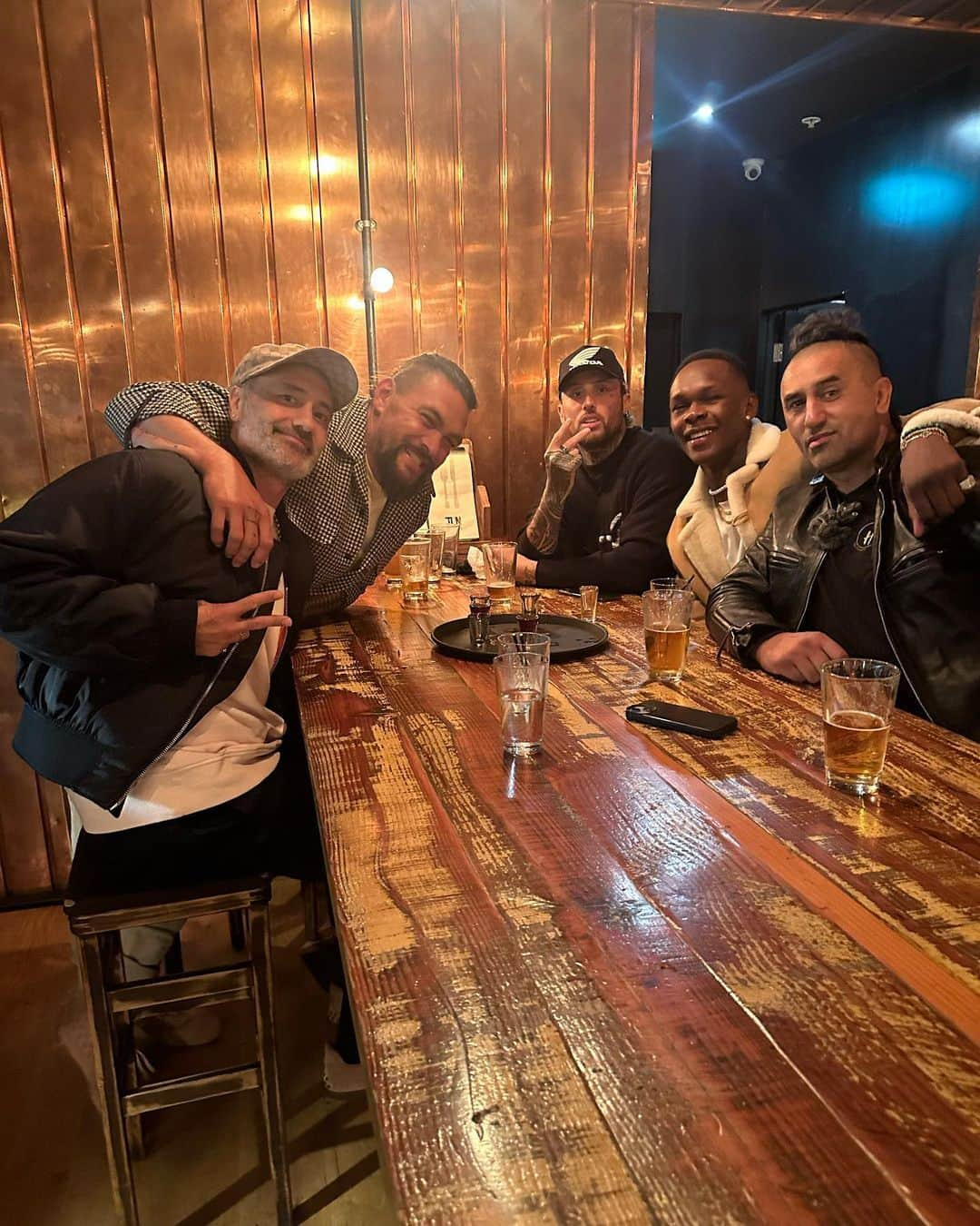 ジェイソン・モモアさんのインスタグラム写真 - (ジェイソン・モモアInstagram)「celebrating FAST X with my aotearoa ohana.  trouble makers. not me the other guys  aloha j. sharing @meilivodka @guinness with da cuzzies」5月13日 6時43分 - prideofgypsies