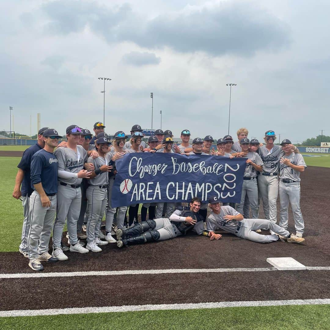 ビル・ゴールドバーグのインスタグラム：「Great job boys!!!!!! 👏👏👏👏👏 #championchargers #boernechampion Sweeping the first 2 rounds!!!! #letsgo #baseball #highschool #catcher #2024」