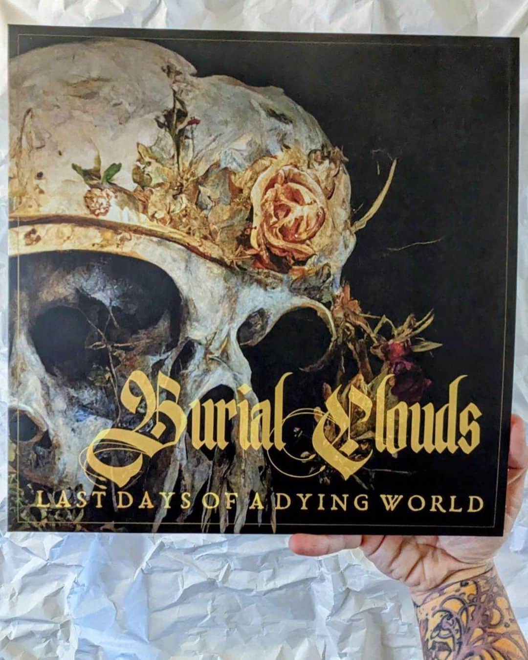 のインスタグラム：「Although we may be preaching the end times, this album is just the beginning for Burial Clouds. Gratitude goes out to all those who have helped us craft our art and supported us along the way . @mkmalarkey @churchroadrecords @blackhawkamps @audiosiege @pedrosomethingvaldez @brain_blossom @thebookofveryverybadthings @audiosiege」