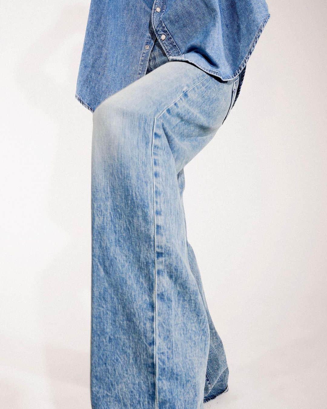 motherdenimのインスタグラム：「Denim blue as ice.」
