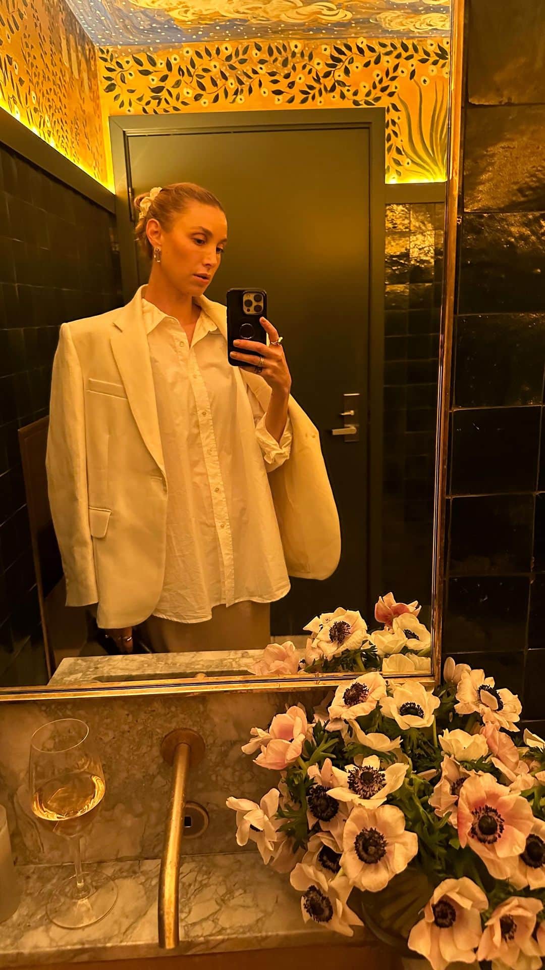 ホイットニー・ポートのインスタグラム：「Couldn’t resist making a reels with all the cute moments from last night. Feeling so blessed to be a mom at the moment.」