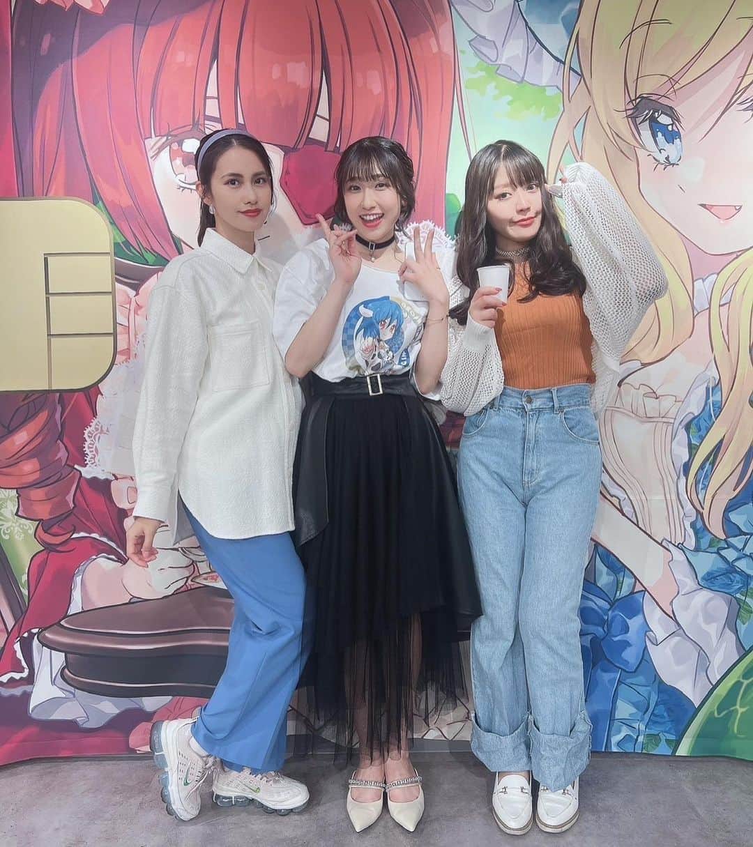 のインスタグラム：「邪神ちゃんは3クールもったね🐱🍠笑 ⁡ この3人の絵面、胸がきゅっとなるねꉂ🤣𐤔 ⁡ 環境や立場は時と共に移ろっていくけれども、会った時に当時に戻れる感覚はとても愛おしい宝物です‬𓃠♡ ⁡  *⋆꒰ঌ┈┈┈┈┈┈┈┈┈໒꒱⋆*  #写真 #photo  #filmcamera #natural  #smile  #filmphotography #film #フィルムカメラ #anime  #manga #comic #model  #voiceactor #voiceactress #配音演员 #声優 #Japan #kawaii #kawaiigirl #model  #小見川千明  #小千姬 #귀여워 #셀스타그램 #셀카 #여행  #文学 #朗読  #邪神ちゃんドロップキック  ⁡  *⋆꒰ঌ┈┈┈┈┈┈┈┈┈໒꒱⋆*」