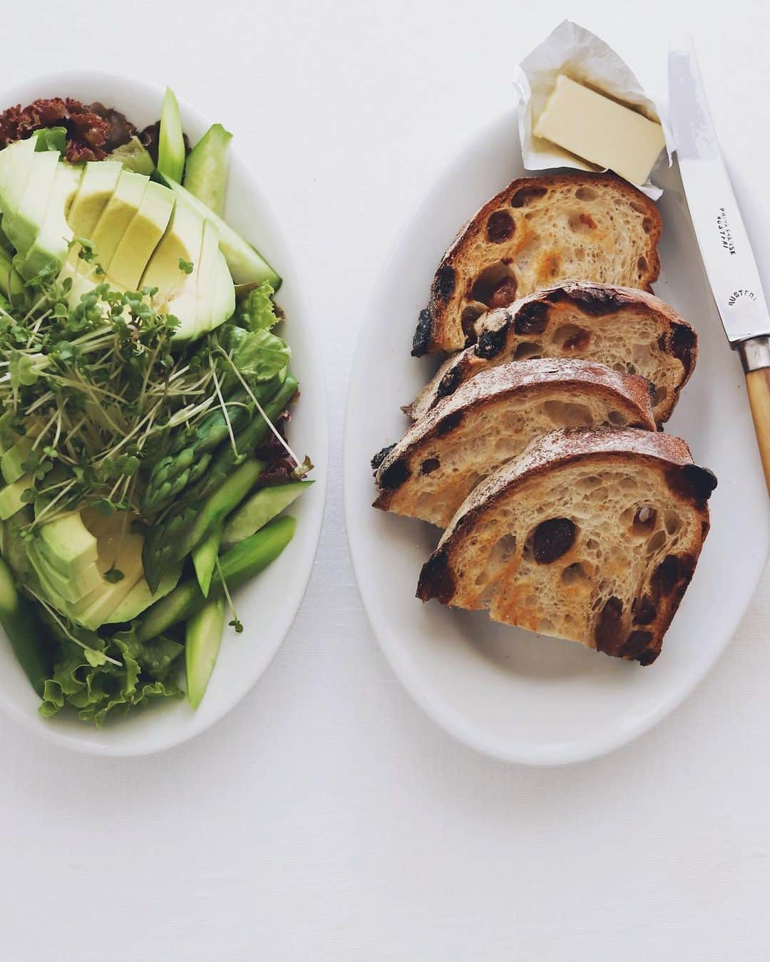 樋口正樹さんのインスタグラム写真 - (樋口正樹Instagram)「Today's breakfast🥬🥑 . 朝ごはんのトーストとサラダ。 レーズンパンに発酵バターと、 アボカド、レタス、アスパラ、 キュウリ、スプラウトの緑の 野菜ばかりのもりもりサラダ🤗 . パンは石窯レーズンブレッド。 @takaki_bakery_official . . . #朝ごはん #グリーンサラダ #パンとサラダ #石窯パン #石窯レーズンブレッド #石窯サルタナレーズン #レーズンパン #石窯パン #タカキベーカリー #breadandsalad #saladandbread #takakibakery」5月13日 8時25分 - higuccini