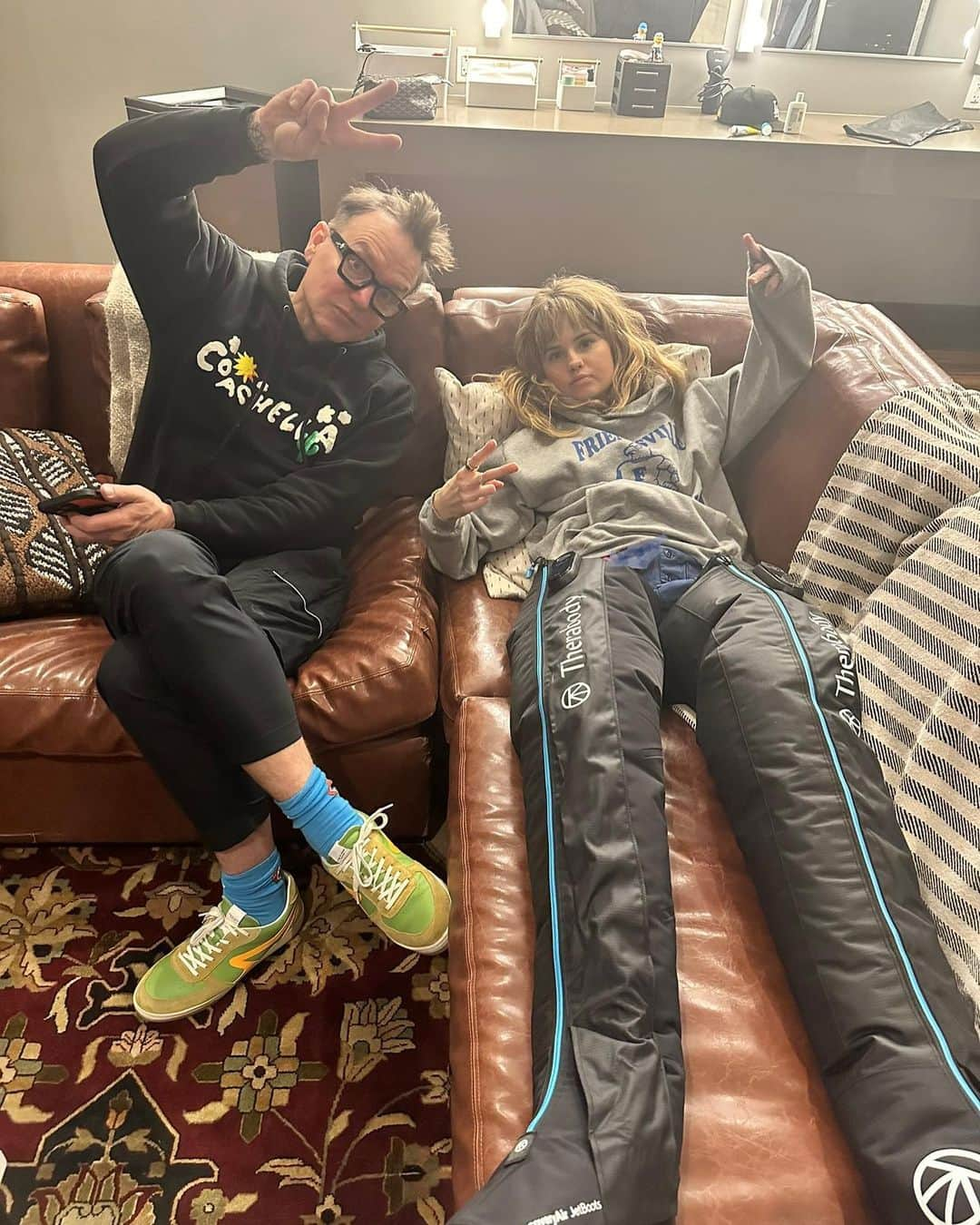 ジョシュ・ダンさんのインスタグラム写真 - (ジョシュ・ダンInstagram)「visited blink on tour. never really been on tour without being On Tour, but when mark hoppus says to come to any and every show then go to as many as possible. so much fun i love music and blink 182」5月13日 8時35分 - joshuadun