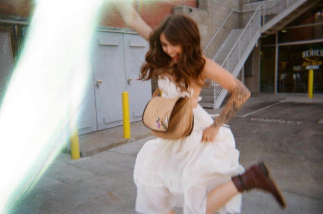 Acacia Brinleyのインスタグラム：「I’m just like me frfr」