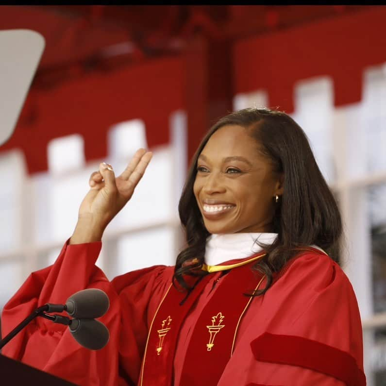 アリソン・フェリックスさんのインスタグラム写真 - (アリソン・フェリックスInstagram)「Congratulations USC Class of 2023! Your hard work and dedication have paid off, and today we celebrate your incredible achievement.   You’re now a part of the Trojan family- fight on!」5月13日 8時45分 - allysonfelix