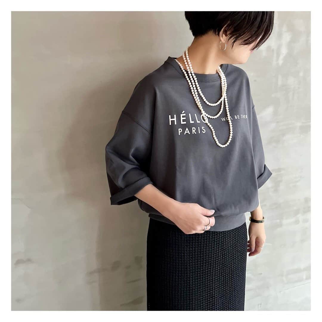 エリオポールのインスタグラム：「2023 Summer Collection  Cut sew  16.5000yen / HÉLIOPÔLE   Ref: 13003072051HN Color: Ivory. Charcoal Siz: 38  Skirt  20.900yen / HÉLIOPÔLE   Ref: 13003069067HN Color: Black. Beige Siz: 38  店舗にてお電話による通販対応も承っております。  HELIOPOLE代官山店  03 3770 6438  HELIOPOLE 札幌店  011 209 5455  HELIOPOLE 広島店  082 542 7033   @heliopole_official #HELIOPOLE  #エリオポール」